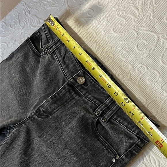 White House Black Market Charcoal Skinny Jeans. - Picture 11 of 13